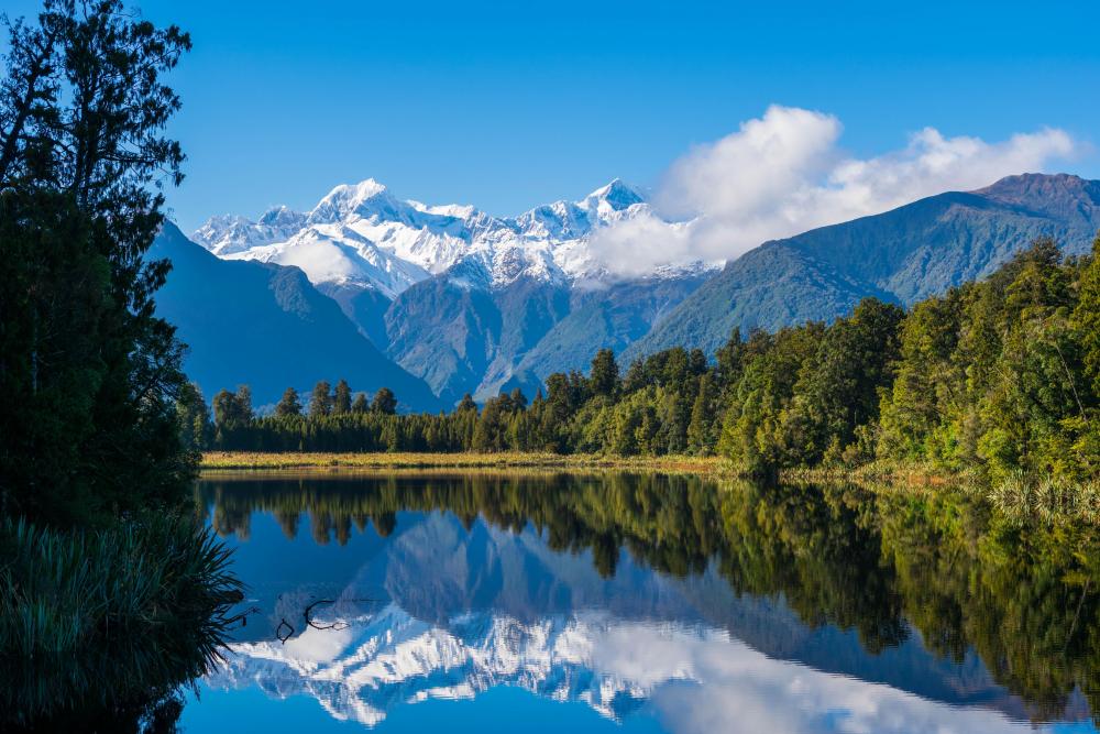 Lake Matheson, New Zealand.jpg