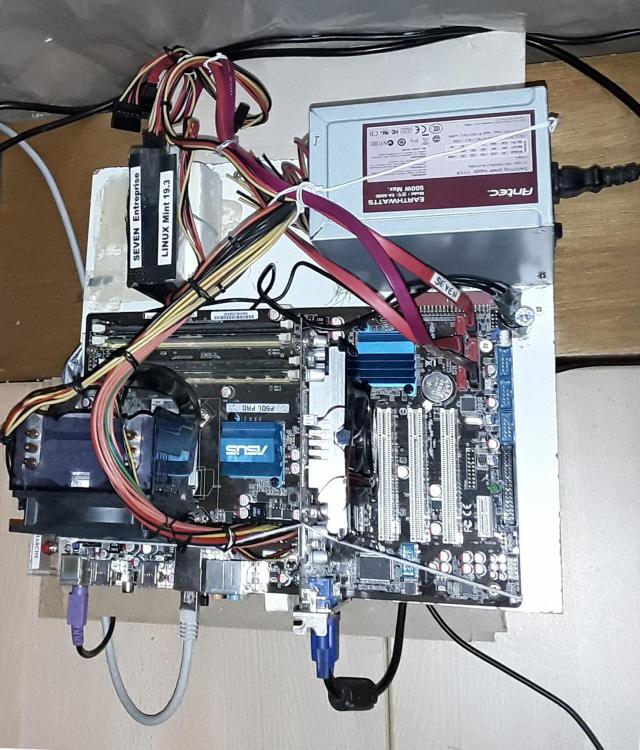 1933530591_MonPCSeven-Linux.thumb.jpg.60a2152e38d1ea1cfc9a6ff29b7399a7.jpg